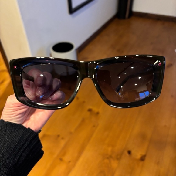 MISSONI Oversized Cat-Eye Sunglasses Dark Plum Gradient W/ Case display picture 1